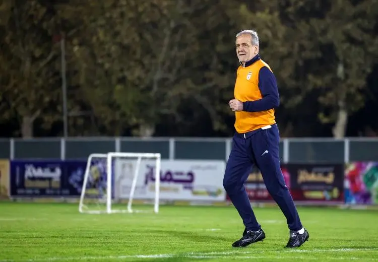 پابه‌توپ‌شدن پزشکیان همراه با ملی‌پوشان فوتبال