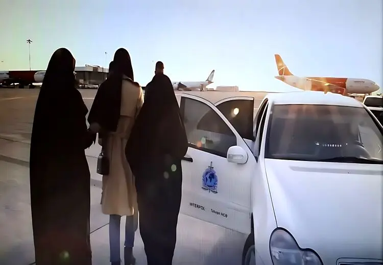 دستگیری زن متهم به کلاهبرداری 50 هزاردلاری پس از بازگشت به کشور + عکس