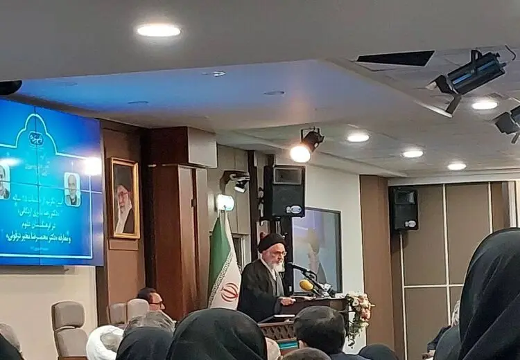 محقق داماد: چرا وزیر علوم در موضوع اخراج استادان از دانشگاه‌ها سکوت کرده؟