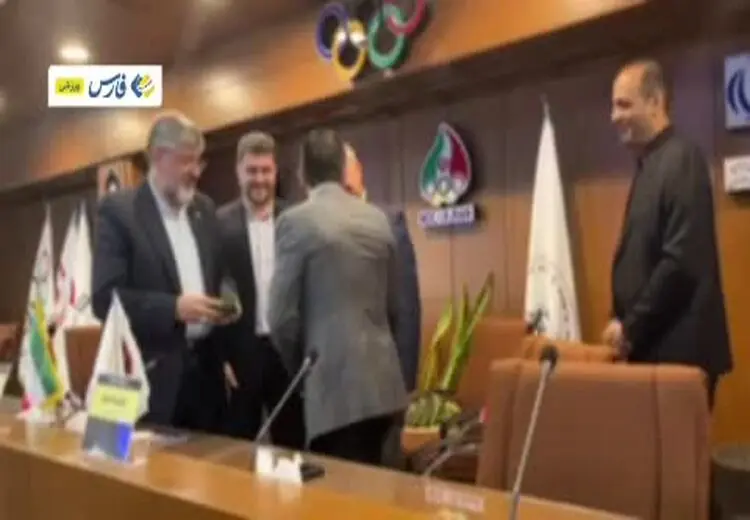 آشتی دبیر با پولادگر بعد از دعوای جنجالی