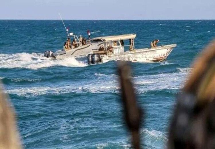 ۶ قایق به یک کشتی تجاری در نزدیکی سواحل یمن نزدیک شدند