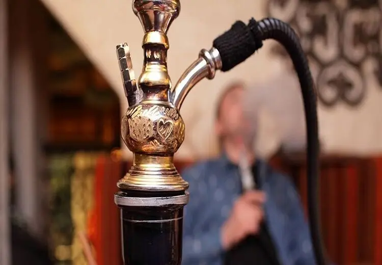 مصرف قلیان خانوادگی شده است/ هشدار درباره کاهش سن افراد سیگاری