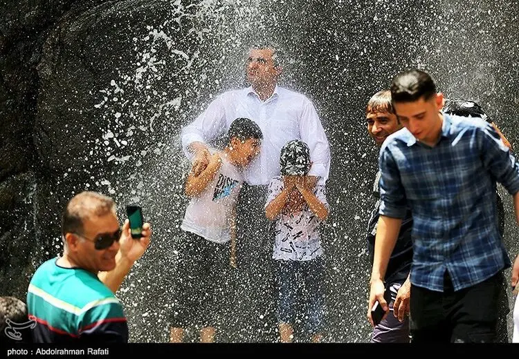 زیر آبشار گنجنامه