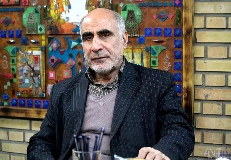 کریمی اصفهانی: خطر احمدی نژاد از بنی‌صدر بیشتر است/ دلارهایی که این ور و آن ور دنیا خرج می‌کند از کجا می‌آید؟