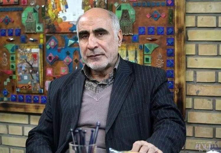 کریمی اصفهانی: خطر احمدی نژاد از بنی‌صدر بیشتر است/ دلارهایی که این ور و آن ور دنیا خرج می‌کند از کجا می‌آید؟