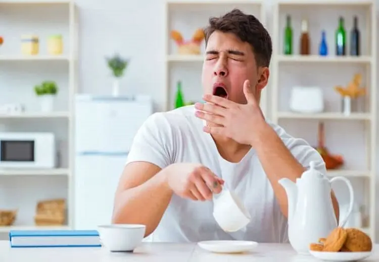 ۱۶ دلیل برای احساس خستگی و خواب در روز