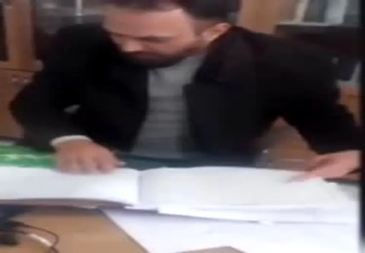 اخراج دانش‌آموز اصفهانی به دلیل ناتوانی مالی
