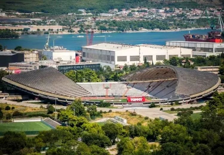 انفجار مین جنگی در ورزشگاه فوتبال!