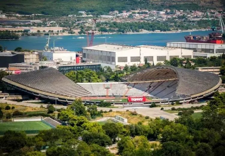 انفجار مین جنگی در ورزشگاه فوتبال!