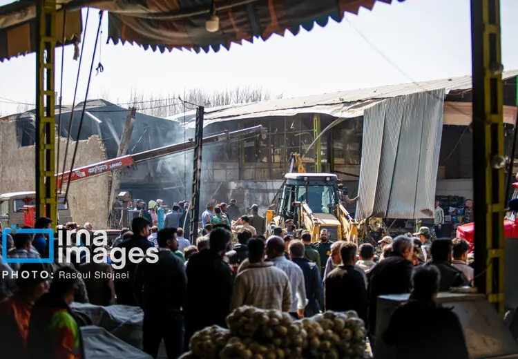 تصاویری از سقوط بالگرد ارتش در میدان تره و بار اصفهان