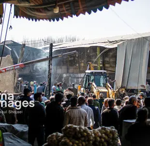 تصاویری از سقوط بالگرد ارتش در میدان تره و بار اصفهان