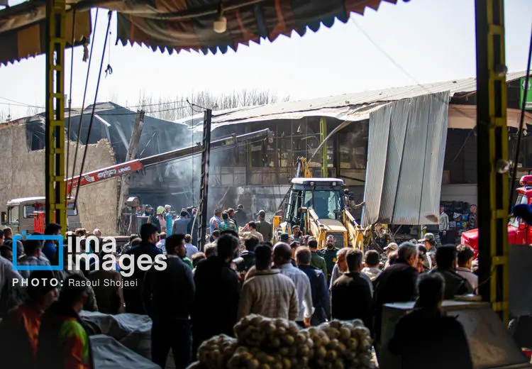 تصاویری از سقوط بالگرد ارتش در میدان تره و بار اصفهان
