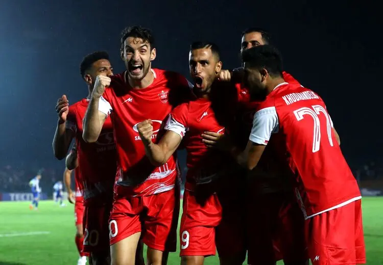 علی علیپور: شاید باور نکنید اما دوش مناسب هم نداریم!