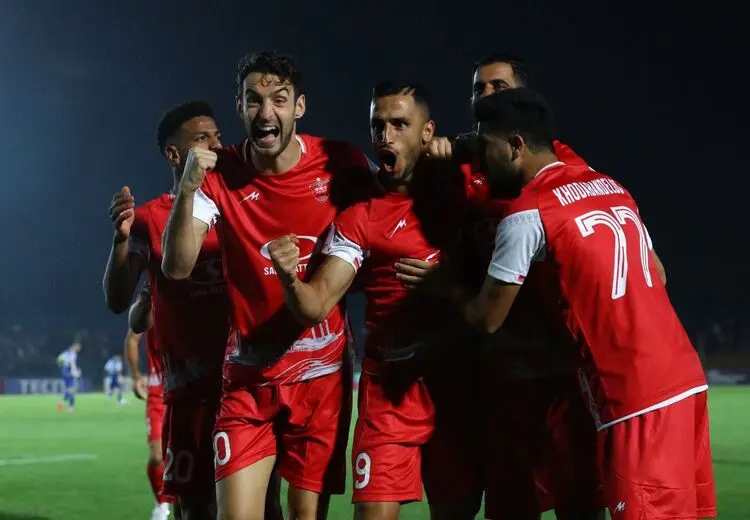 علی علیپور: شاید باور نکنید اما دوش مناسب هم نداریم!