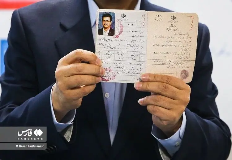 عکس همتی در جوانی با سبیل