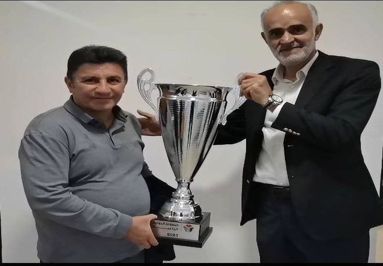 اهدای جام قهرمانی به ایران