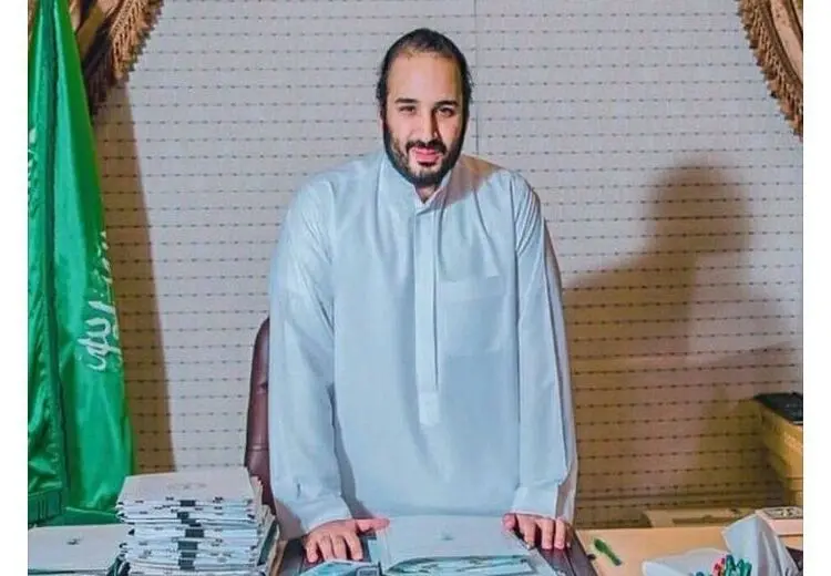 تیپ بن سلمان ولیعهد عربستان در دفتر کارش!