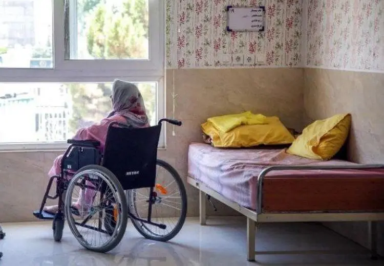 مسمومیت ۱۲ سالمند در خانه سالمندان بومهن