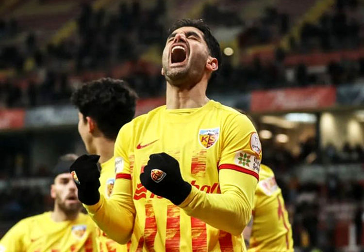 علی کریمی یک‌شبه ثروتمند می‌شود؟!

