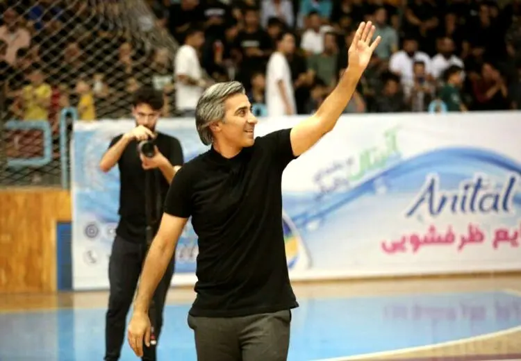 شمسایی:حق ندارم جلوی مردم ادا در بیاورم و رزقم را پشت صحنه بگیرم