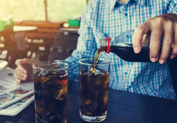 نوشابه‌های رژیمی چه خطراتی برای سلامتی دارند؟