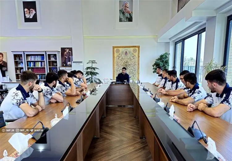دیدار علیرضا دبیر با تیم ملی کشتی فرنگی جوانان