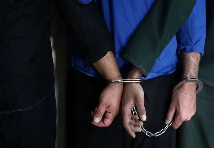 چهار مامور قلابی با کوئیک خفت گیری می‌کردند