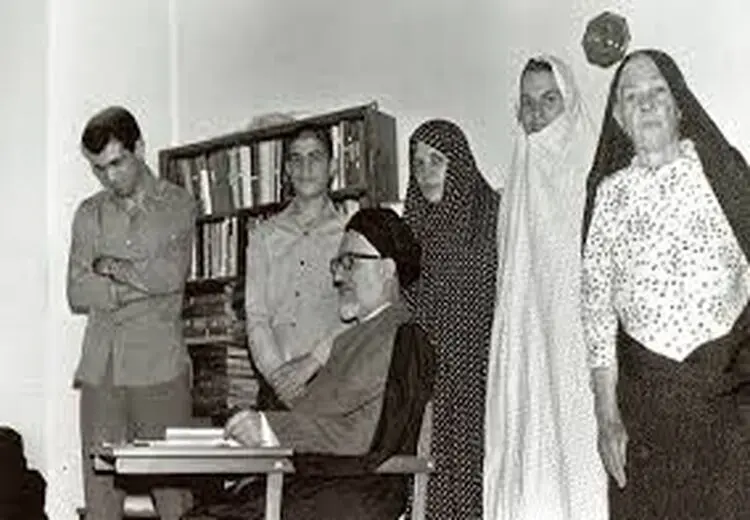 کارت عروسی دختر آیت‌الله طالقانی در سال ۱۳۴۷