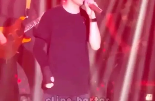 خنده محسن یگانه از عطسه وسط کنسرت!