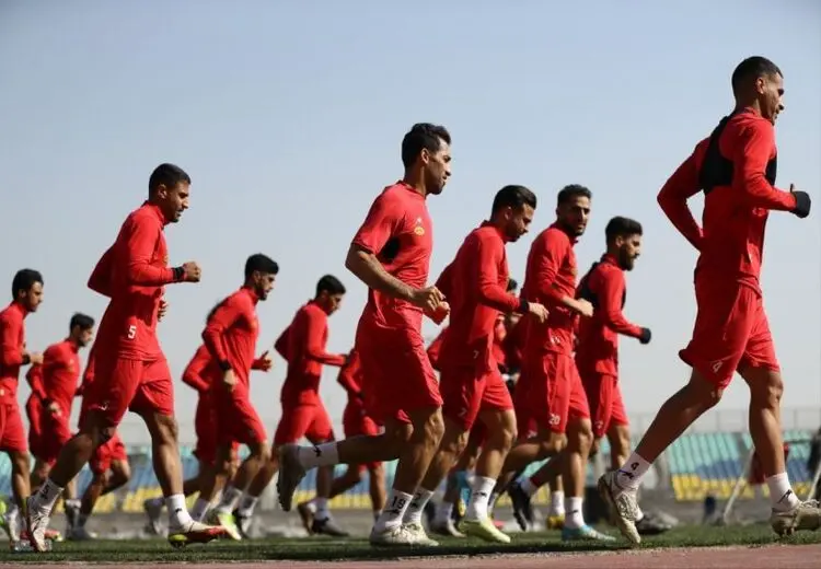 عکس یادگاری ستاره‌های پرسپولیس با هوادار خاص + عکس
