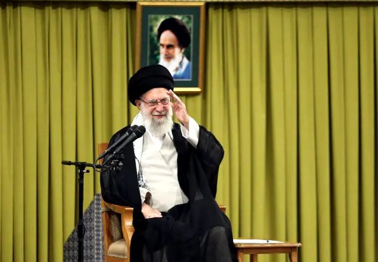 رهبر انقلاب: بعضی از حرف‌های رئیس‌جمهور آمریکا اساساً لایق جواب دادن نیست