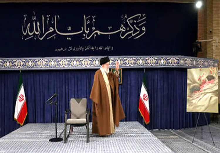 رهبر انقلاب: توده‌ مردم همه‌کاره‌اند / شرکت نکردن در انتخابات، سیاست راهبردی دشمن است