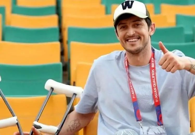 دختر سردار آزمون با پیراهن شماره ۲۰ تیم ملی پدرش + عکس