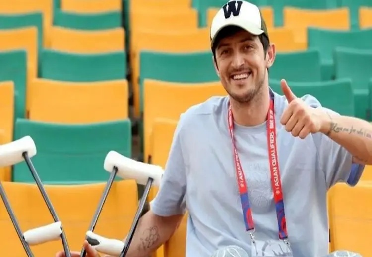 دختر سردار آزمون با پیراهن شماره ۲۰ تیم ملی پدرش + عکس