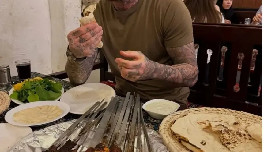 شغل جدید دیوید بکام: پخت نان ایرانی! / فیلم