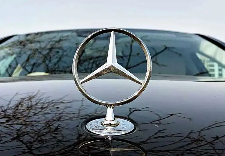 فیلم / تحول عظیم مرسدس بنز در ۱۳ ثانیه
