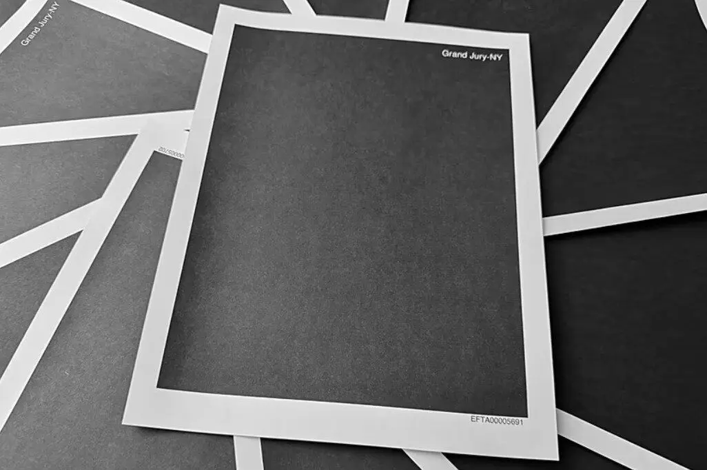 انتشار اسناد اپستین؛ کلینتون در استخر ترامپ روی اسناد سیاه/ عکس