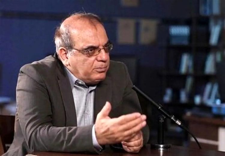 کنایه عباس عبدی به تندروها؛ خوشحالی از بازگشت تحریم‌ها مانند این است عزیزشان به قتل رسیده باشد ولی از خوشحالی جشن بگیرند!