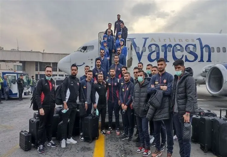 عکس قبل از پرواز پرسپولیسی ها با مهمانداران هواپیما