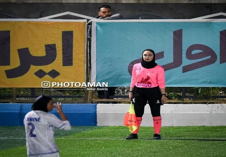 نگاه عاشقانه و یواشکی یک مرد به فوتبال زنان ایران