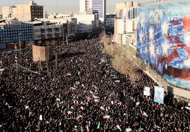 تجمع مردم ایران در واکنش به ترور رهبر ایران