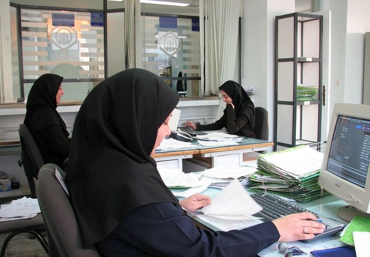 «یکسان‌سازی پوشش کارکنان زن» ادارات کلید خورد