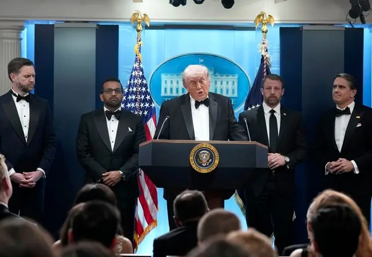 پاسخ ترامپ به ارتباط تیراندازی با جنگ ایران: من باور ندارم که این حادثه به ایران مربوط باشد، اما ما این حمله را بررسی خواهیم کرد / «چهره‌های بزرگ» هدف قرار می‌گیرند