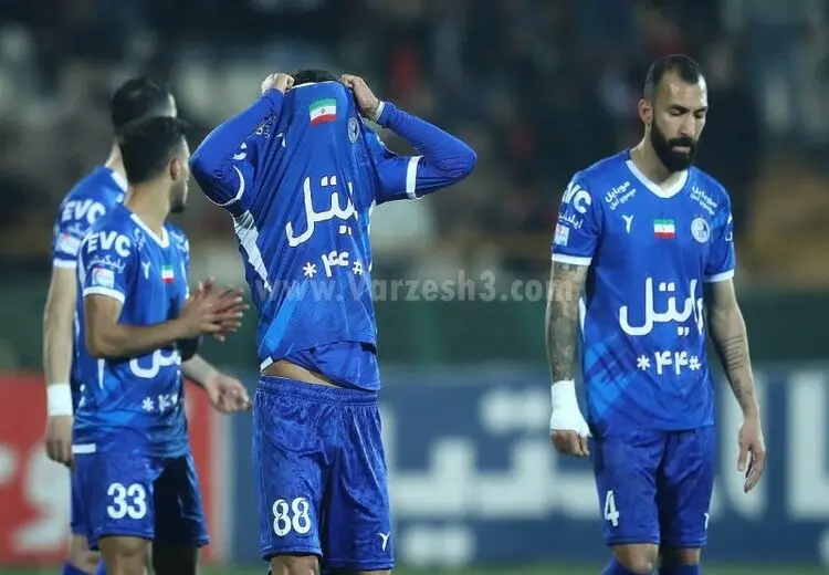 وی ای آر طاقت غم نکونام را نداشت! + عکس