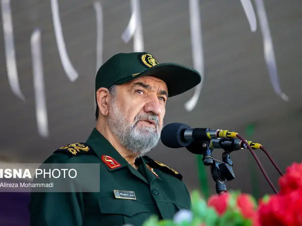 محسن رضایی: به ترامپ و نتانیاهو هشدار می‌دهم دست از حمله به مناطق مسکونی ایران بردارند