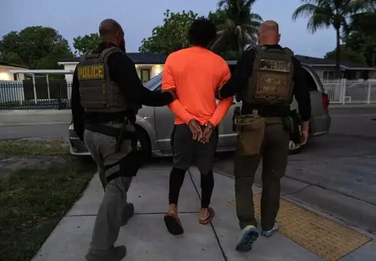 گاردین: ترامپ در حال پاکسازی قومی در آمریکا است