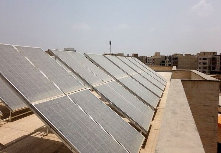 خیرین و خانواده‌ها کمک کنند تا مدارس دولتی یک نیروگاه برق خورشیدی شوند