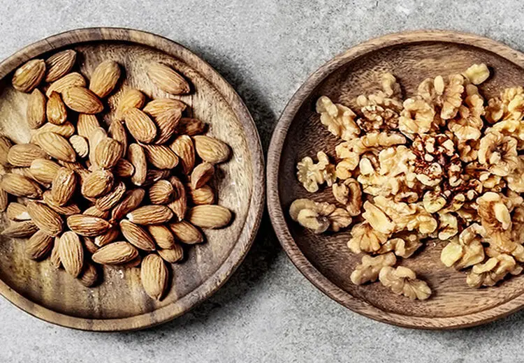برای خلاصی از چربی‌شکم این دو آجیل را قبل از خواب بخورید!
