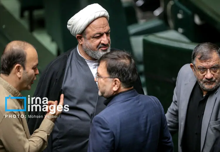 حمله روزنامه اصولگرا به رسایی و کوچک‌زاده