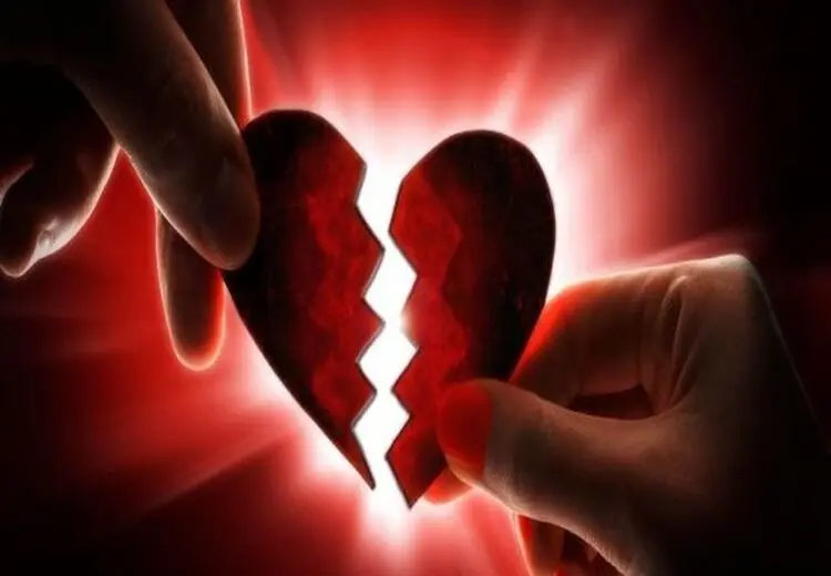 طلاق میخواهم چون شوهرم هنوز با یاد زن اولش زندگی می‌کند